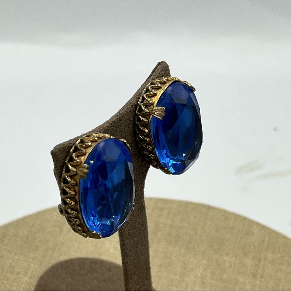 Vintage Elegant deep Blue glass Oval Gemstone Earrings - Picture 6 of 10